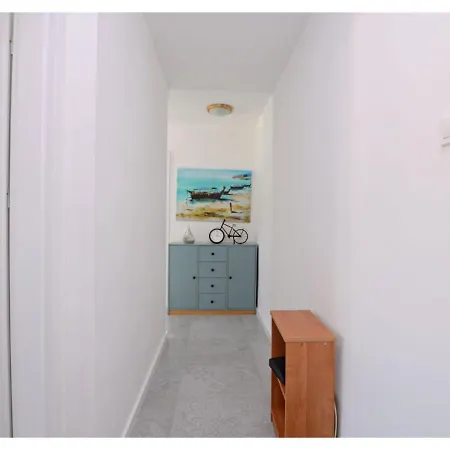 Victus Cozy With Remote Work By Renters